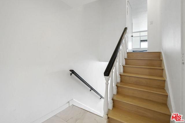 Building Photo - 6 Voyage St