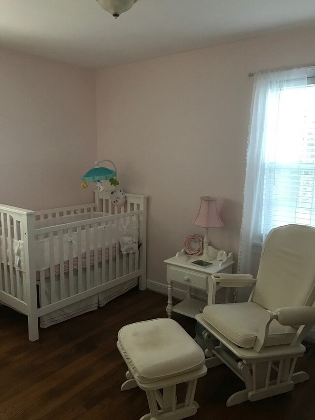 Building Photo - Beautiful 4bdrm/2.5 bath Cape-cod  located in the West End!