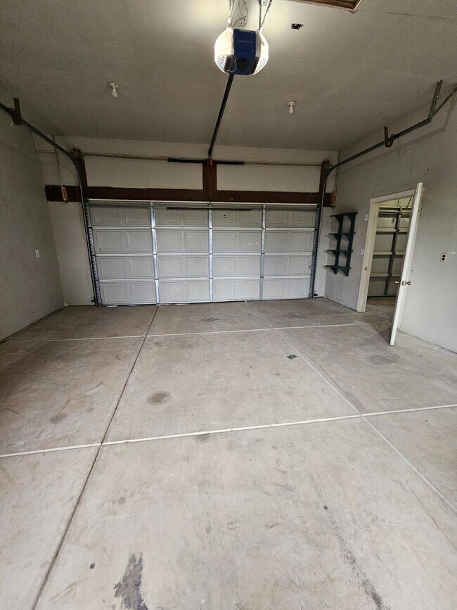 Building Photo - 2982 Rosedale Terrace