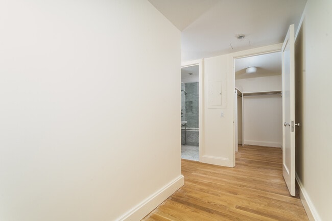 Building Photo - 110 Central Park S