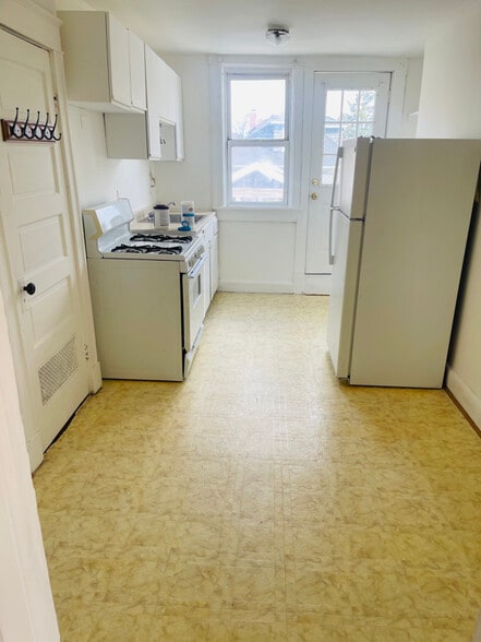 Building Photo - 3712 Parkside Dr