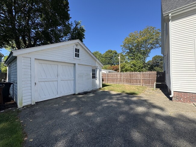 Building Photo - 8 Elmwood St