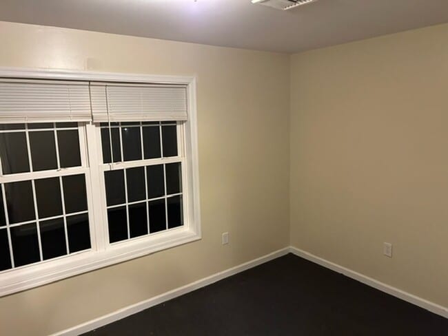 Building Photo - Womelsdorf