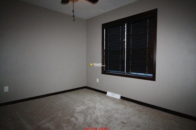 Building Photo - Home located in Family Friendly Neighborhood