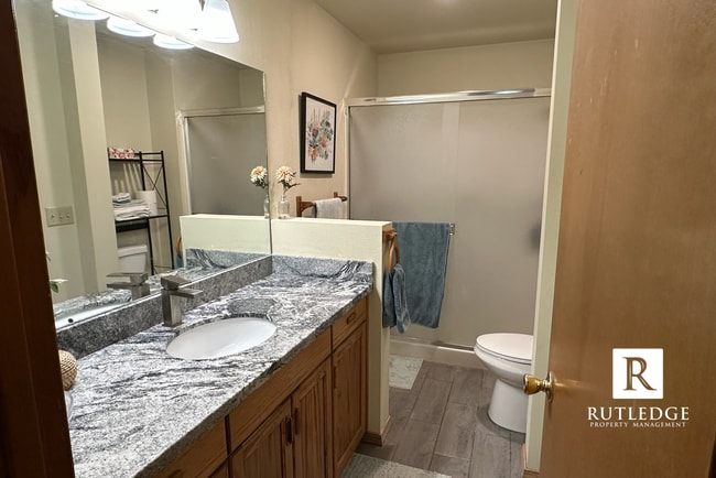 Building Photo - Spacious 3 Bedroom, 2 Bath Home in a Quiet...