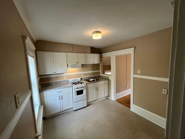 Primary Photo - 560 Bellows St