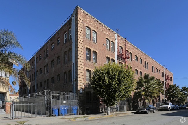 Building Photo - Figueroa Arms