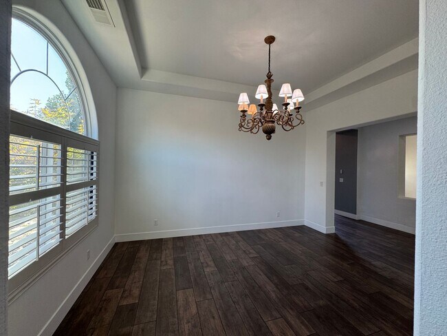 Building Photo - Welcome to the Quail Lake Gated Community!!!