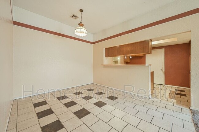 Building Photo - 2000 Twisted Oak Cir