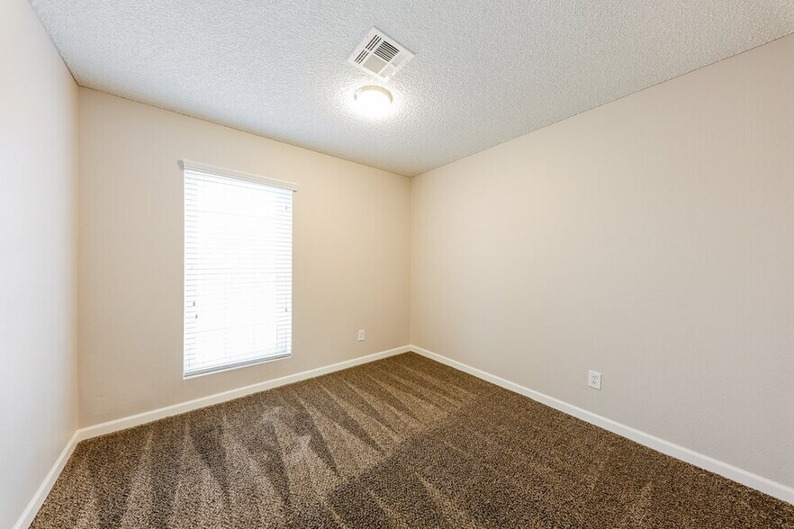 Building Photo - 515 W Montoya Ln