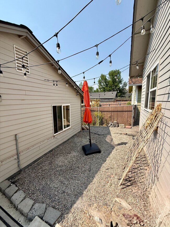 Building Photo - Pet-Friendly 2BR/2BA in Peaceful Canyon Creek Neighborhood