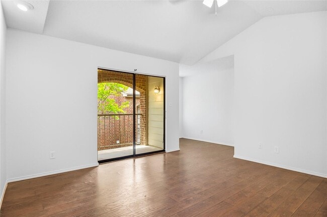 Building Photo - Beautiful Townhome in Gated Community