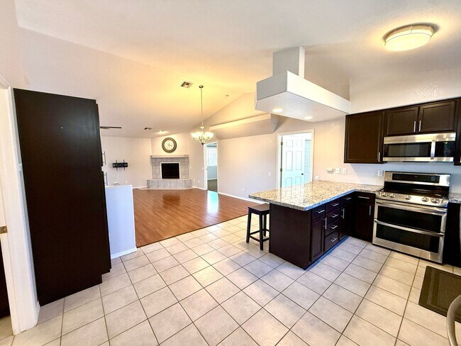 Building Photo - Custom 3 Bedroom, 2.5 Bath Home w/Bonus Ro...