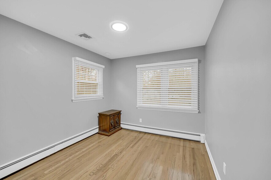 Building Photo - 15 Sweetwood Ct