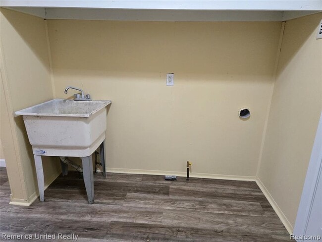 Building Photo - 24677 Puritan