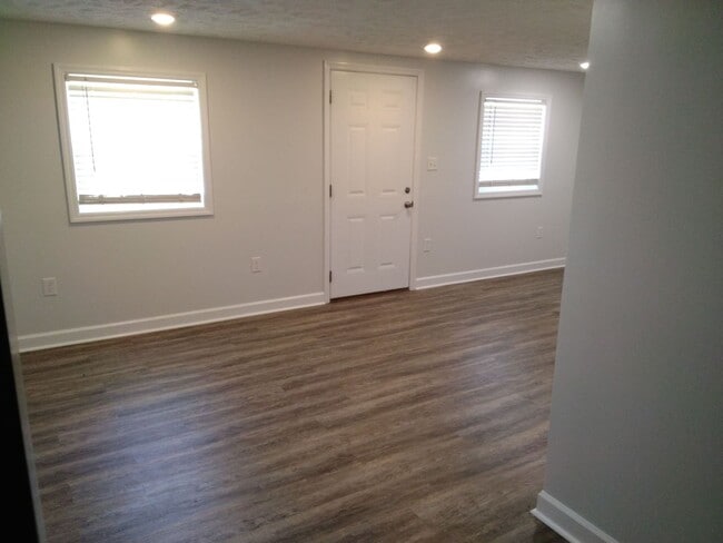 Building Photo - 618 Hiawatha Rd