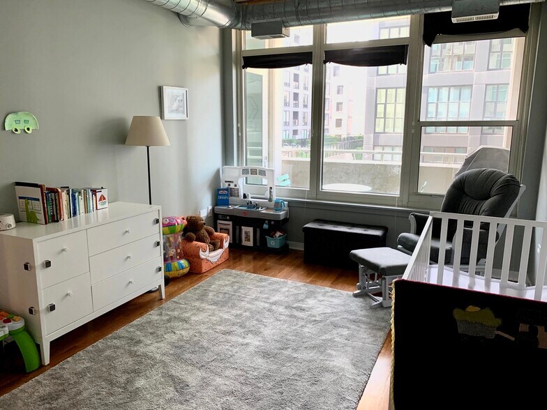 Building Photo - 909 W Washington Blvd