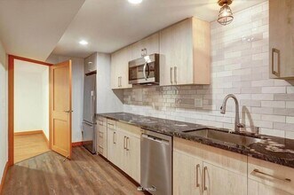 Building Photo - Lake city