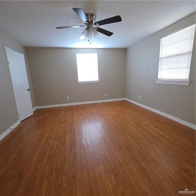 Building Photo - 26 Lago Vista Dr