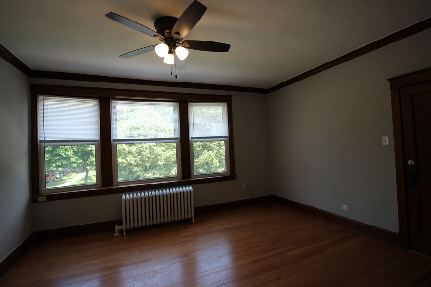 Building Photo - 3925 W Schubert Ave