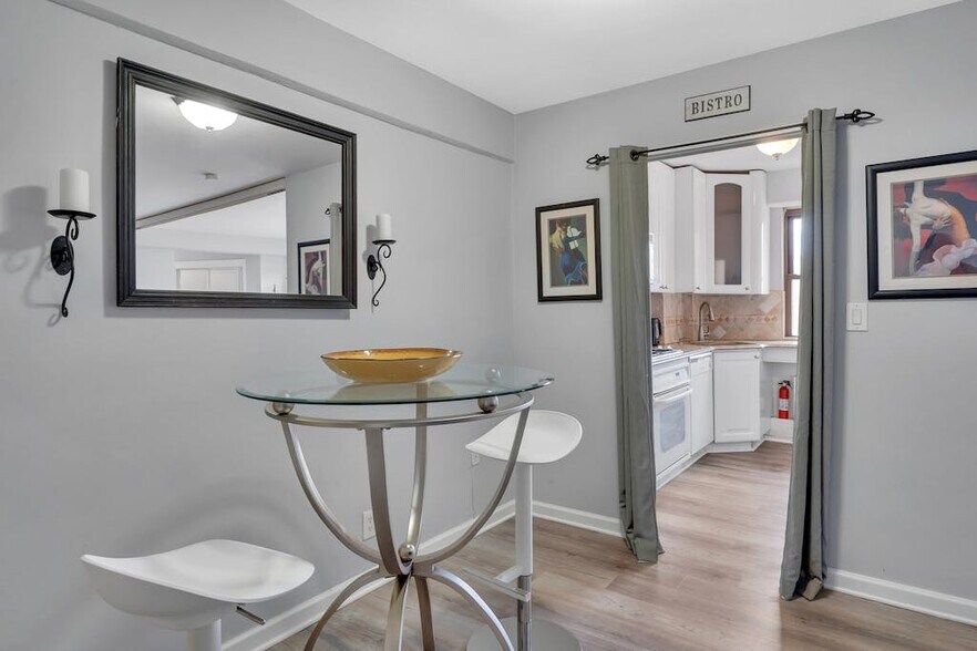 Building Photo - 8800 Boulevard East