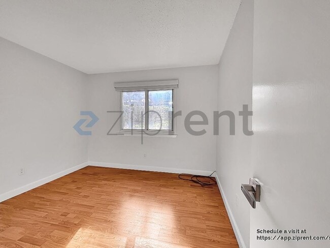 Building Photo - 320 Barbara Ln