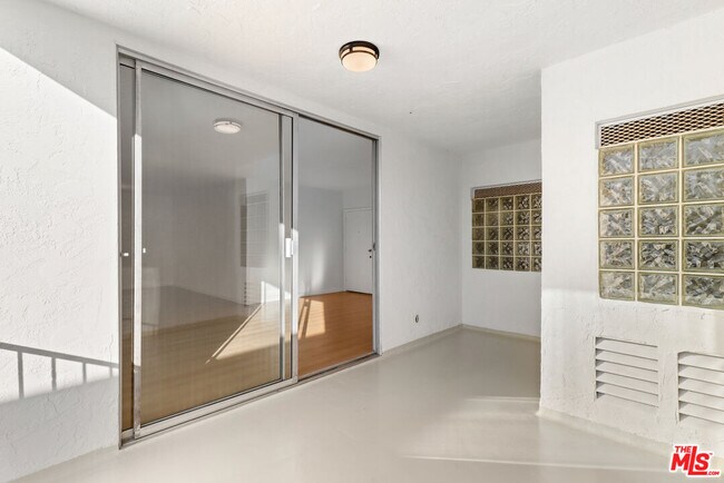 Building Photo - 1114 12th St