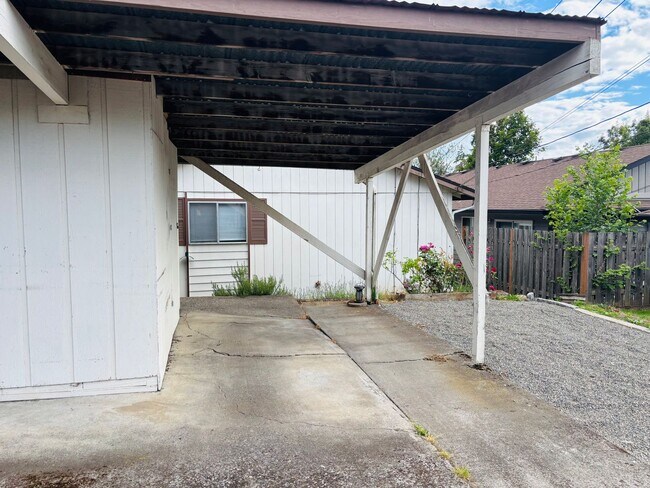 Building Photo - Bright 2 BR Carter Park Living with Fireplace, Carport, and Tons of Storage!