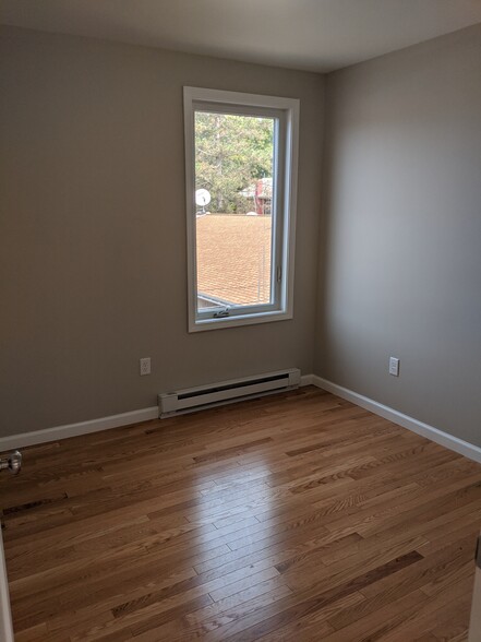 Building Photo - 209 N Meadow St