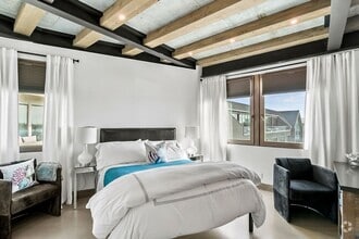 Building Photo - Perfect Beach Getaway! Hotel-like Studio H...