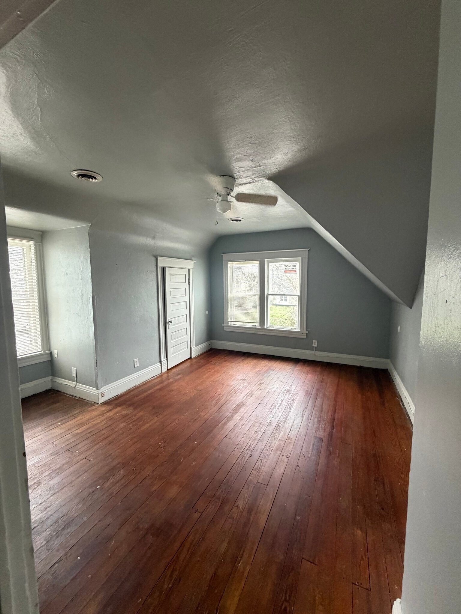 Building Photo - 616 W 6th St