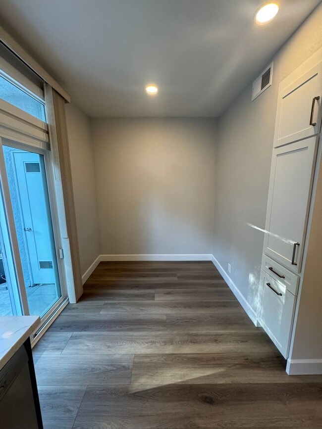 Building Photo - Townhome in Laguna Niguel!