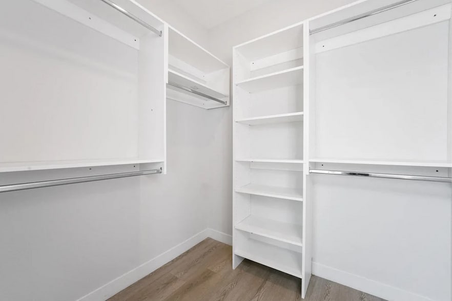 Building Photo - 630 N May St