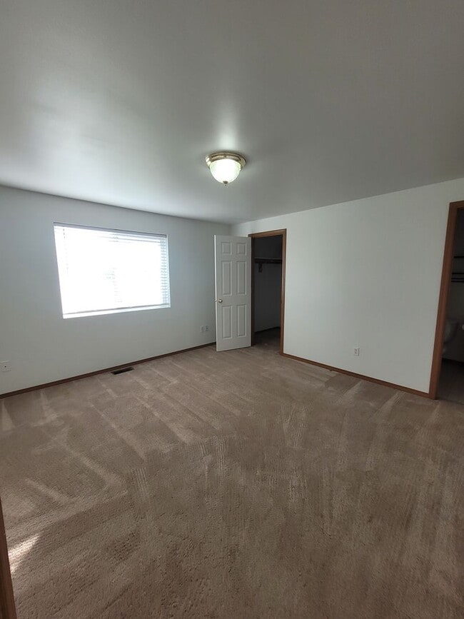 Building Photo - CHRISTMAS SPECIAL - FREE DECEMBER RENT- 4 Bedroom House in Ephrata