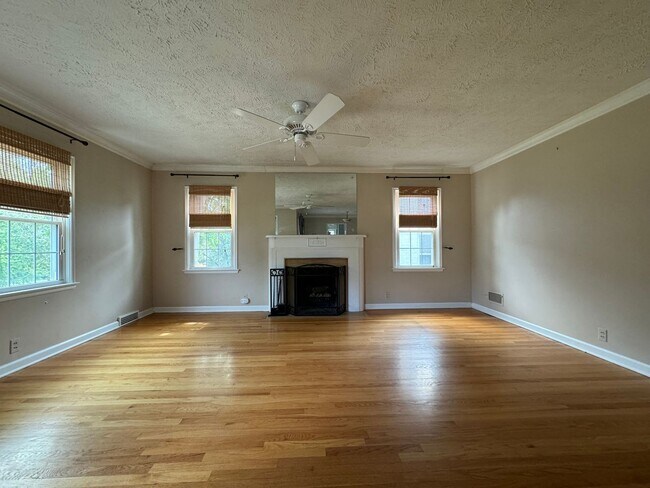 Building Photo - Home for Rent!