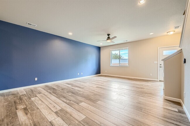 Building Photo - West Longmont Townhome!