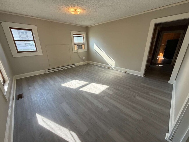 Building Photo - 438 Crews St