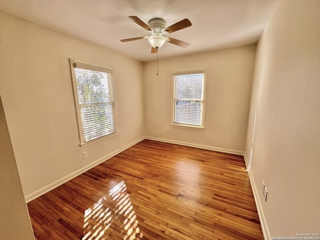 Building Photo - 207 E Terra Alta Dr