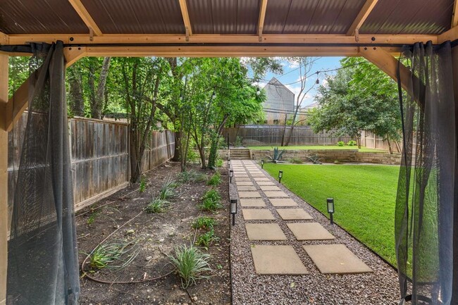 Building Photo - 2309 Newfield Ln