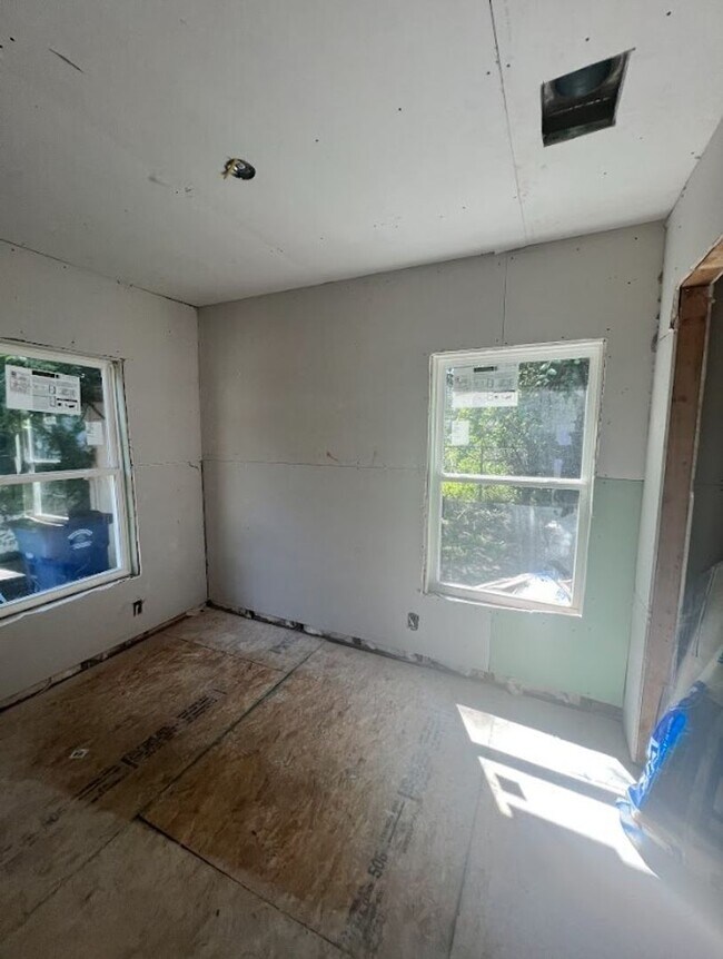 Building Photo - Coming Soon! 2 Bed 1 Bath Home for Rent in...