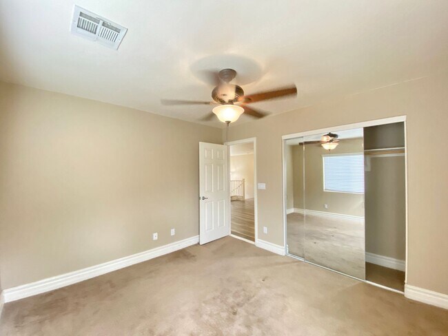Building Photo - Wonderful two-story single-family house