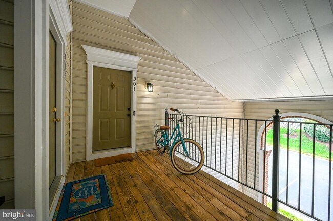 Building Photo - 46893 Eaton Terrace