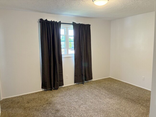 Building Photo - Spacious 5 Bed, 3 Bath Home for Rent in Idaho Falls!