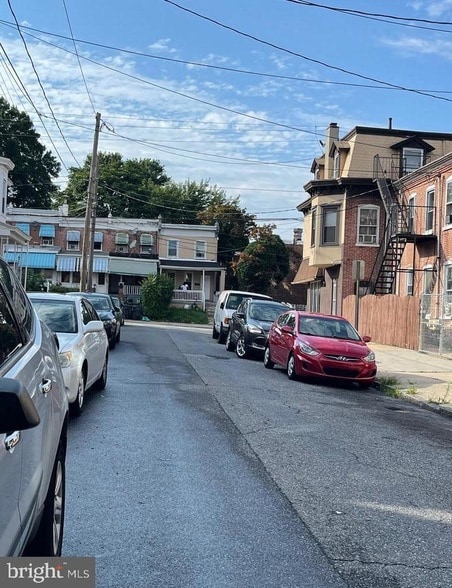 Building Photo - 7 6th Ave