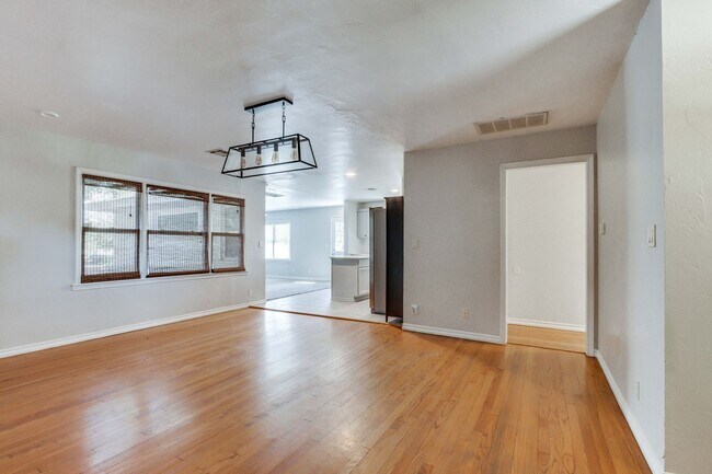 Building Photo - Charming 4-Bedroom Home in The Village – U...