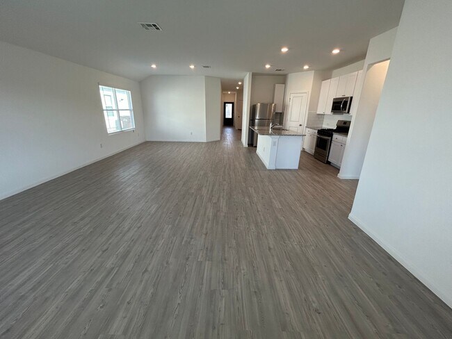 Building Photo - Dual Primary Suites! Spacious Home w/ Open Kitchen & Community Pool!