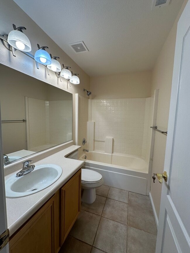 Building Photo - Country living in this single story 3 bedr...