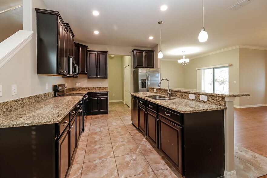 Building Photo - 13714 Lakemont Dr