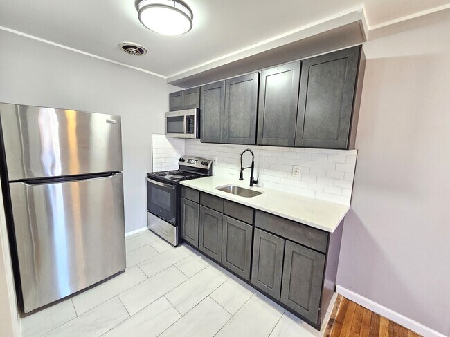 Building Photo - 1256 Waverly Place