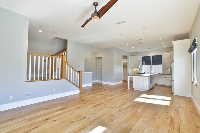 Building Photo - Modern 3-Bedroom Townhome with Rooftop Dec...